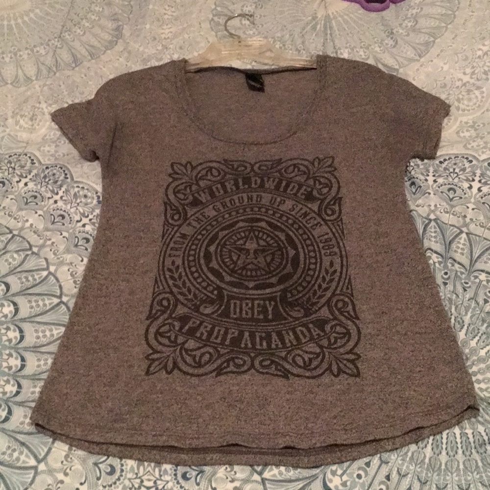 Obey size Extra Small T-shirt Grey